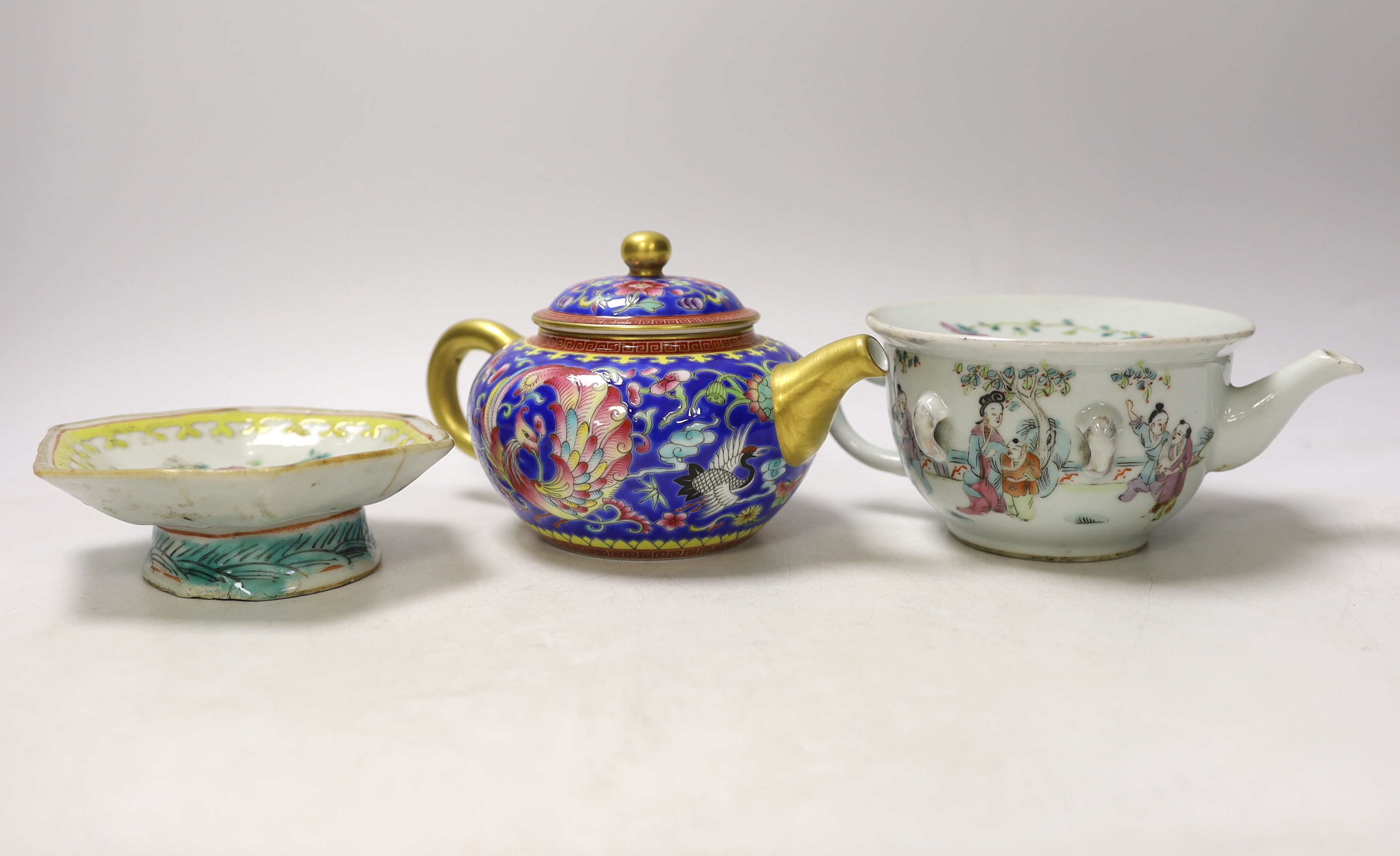 Two Chinese porcelain teapots (one missing cover) and a hexagonal pedestal dish, tallest 9.5cm